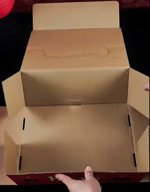 飛機(jī)盒可以變成收納盒一物兩用！(圖1)